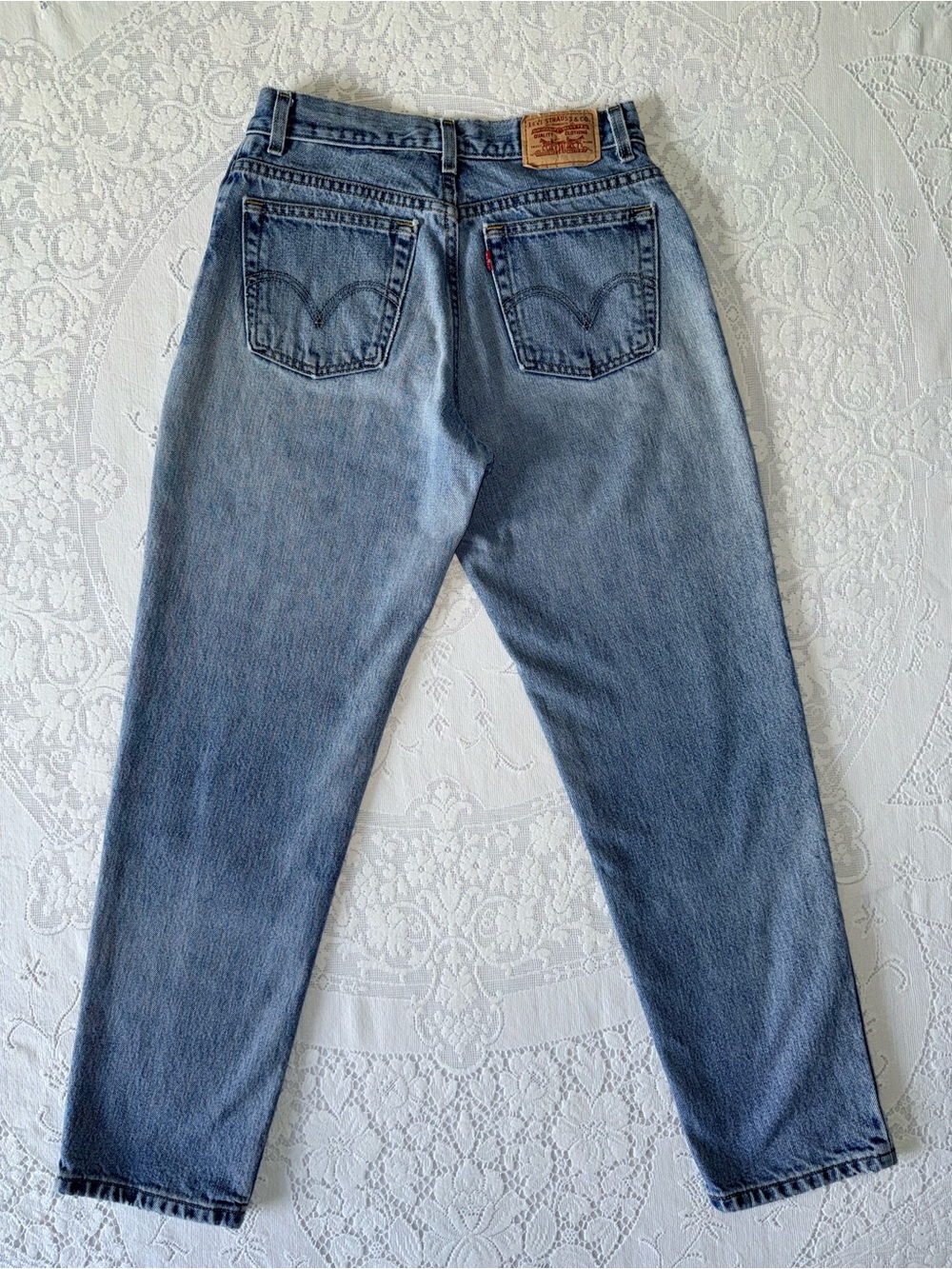 Vintage Levi's 550 Womens Relaxed Tapered Leg Mom Jeans Light Wash 10M